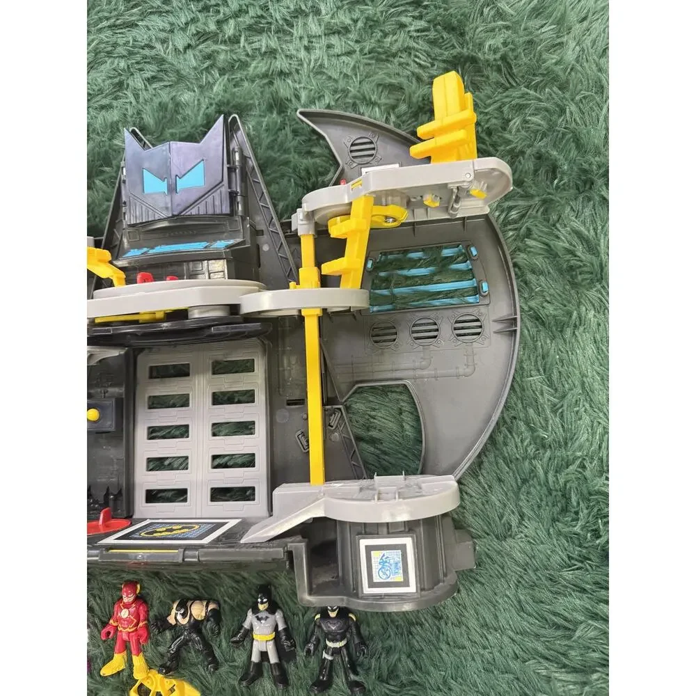 Fisher-Price Imaginext DC Super Friends Transforming Batcave Playset with 5